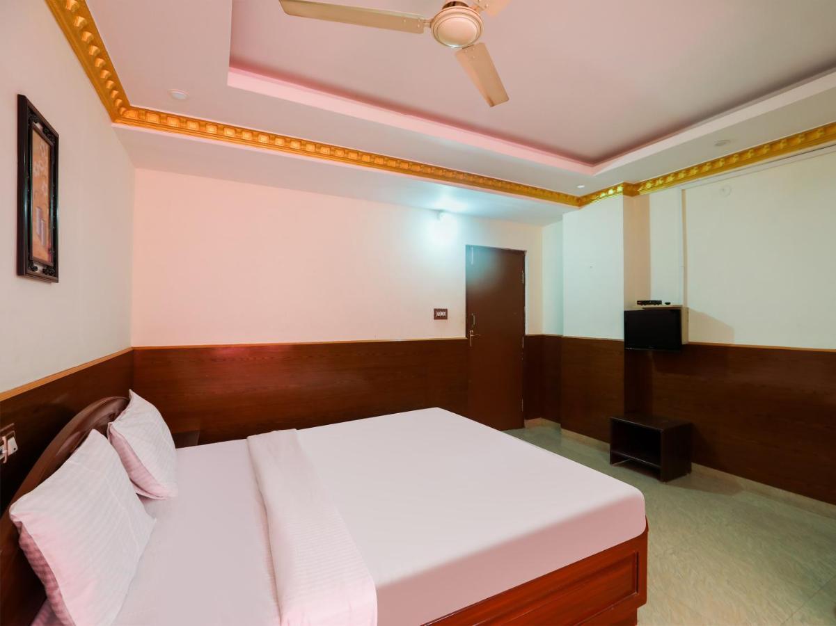 Capital O 84002 Hotel Top In Town President Kushālnagar Extérieur photo