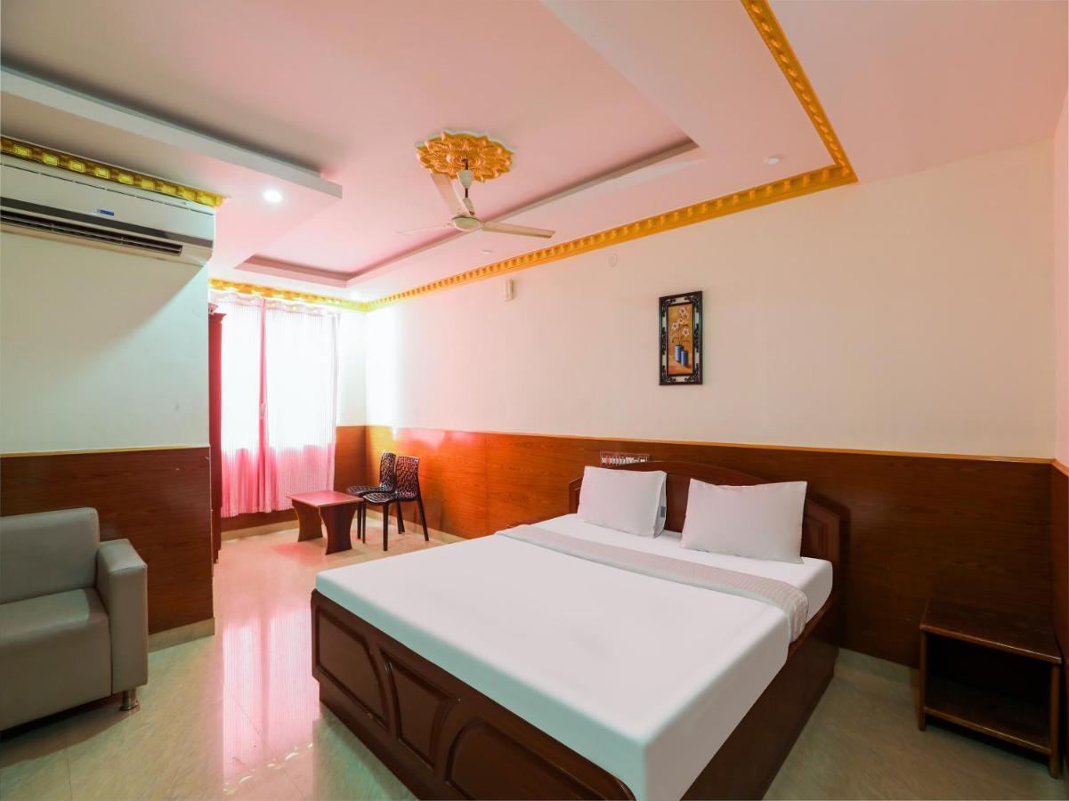 Capital O 84002 Hotel Top In Town President Kushālnagar Extérieur photo