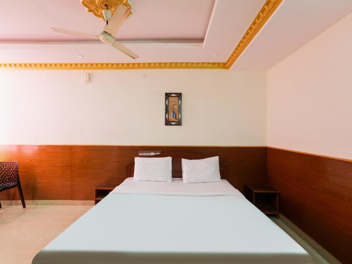 Capital O 84002 Hotel Top In Town President Kushālnagar Extérieur photo