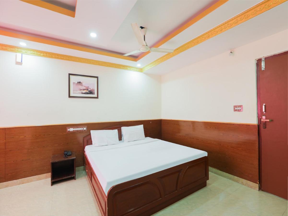 Capital O 84002 Hotel Top In Town President Kushālnagar Extérieur photo