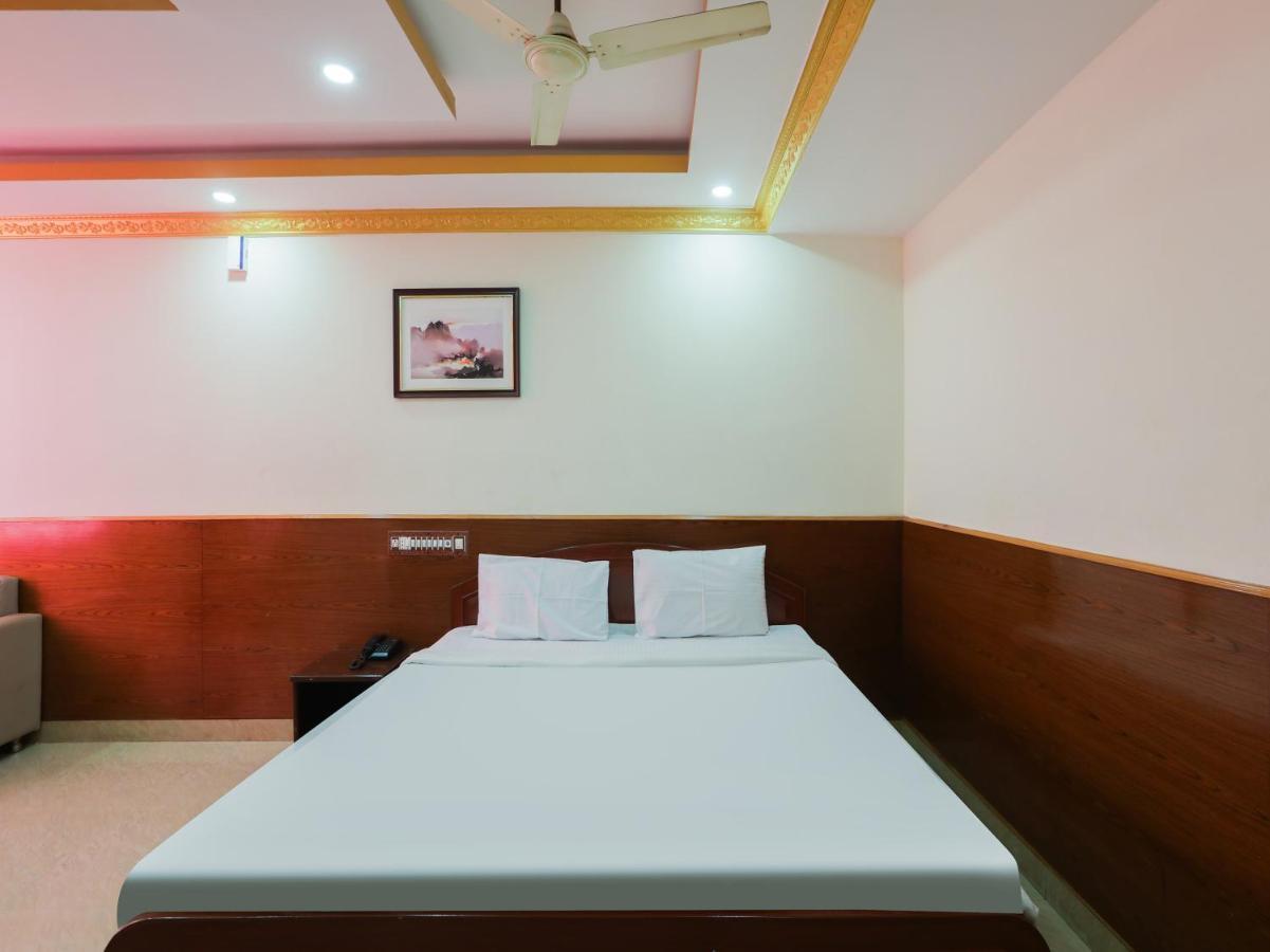 Capital O 84002 Hotel Top In Town President Kushālnagar Extérieur photo