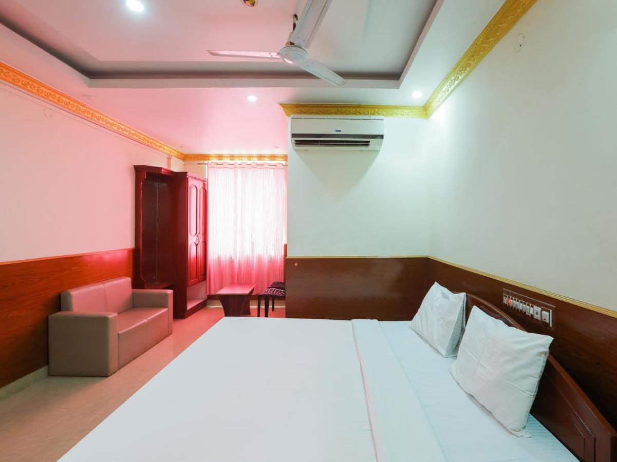 Capital O 84002 Hotel Top In Town President Kushālnagar Extérieur photo