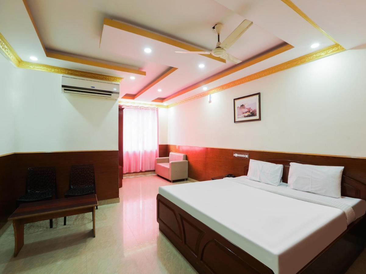 Capital O 84002 Hotel Top In Town President Kushālnagar Extérieur photo